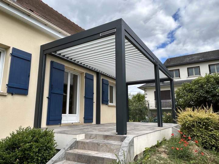Optez pour la pergola bioclimatique.