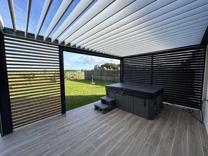 Pose de pergola bioclimatique Seine-et-Marne